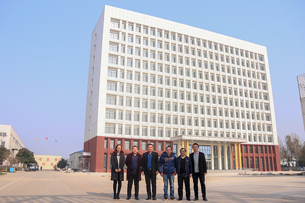 Warmly Welcome Vietnamese Businessmen to Visit Shandong Day Shield For Inspection