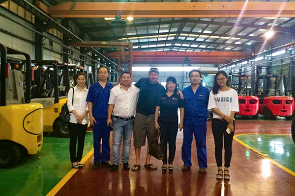 Warmly Welcome American Merchants Visited Parent Company of Shandong Day Shield for Purchasing Equipment