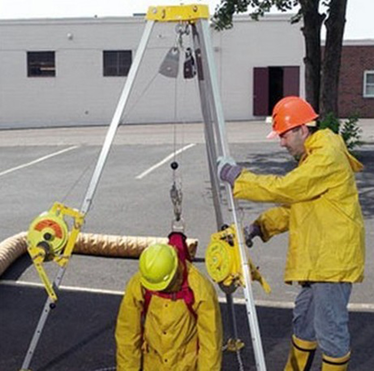 Use Range Of Rescue Tripod From Day Shield 