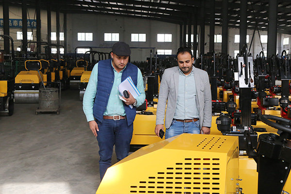 Warmly Welcomes UAE Merchants To Visit Shandong Tiandun For Purchase Pavement Equipment