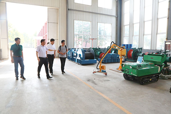 Warmly Welcome China National Heavy Duty Truck Group Leaders To Visit Shandong Tiandun